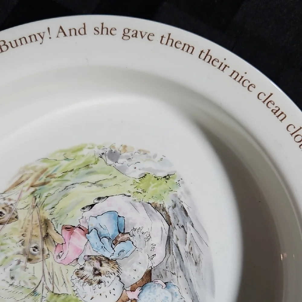Wedgwood's Beatrix Potter - Mrs Tiggy-Winkle Porcelain Porringer Rimmed Bowl - Picture 9 of 10